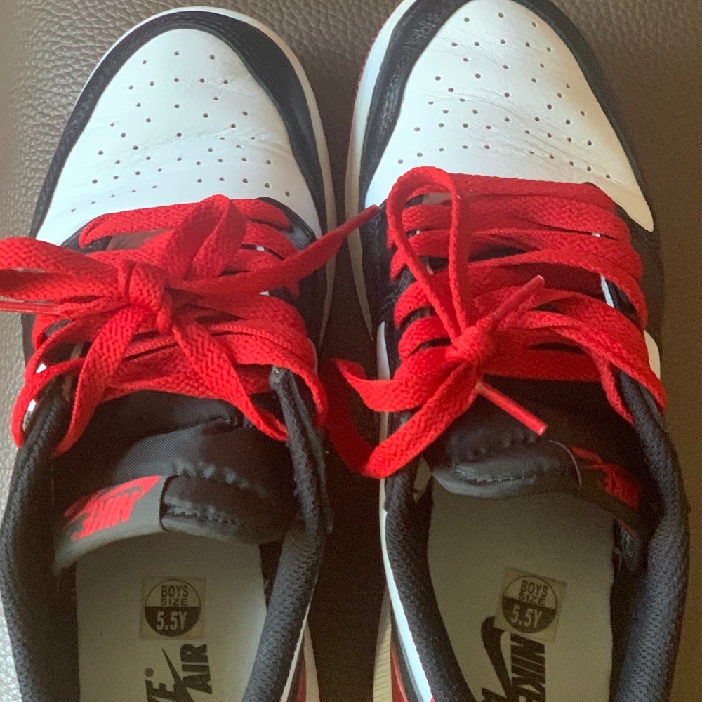 Air Jordan 1 Low OG/ size 5.5Y Big Kids